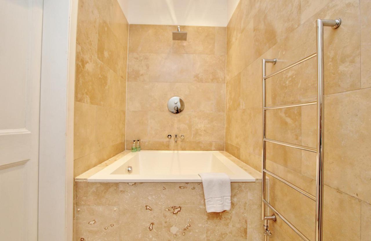 Ramsay Garden - Spacious 3-Bedroom Apartment Next To Edinburgh Castle Bagian luar foto