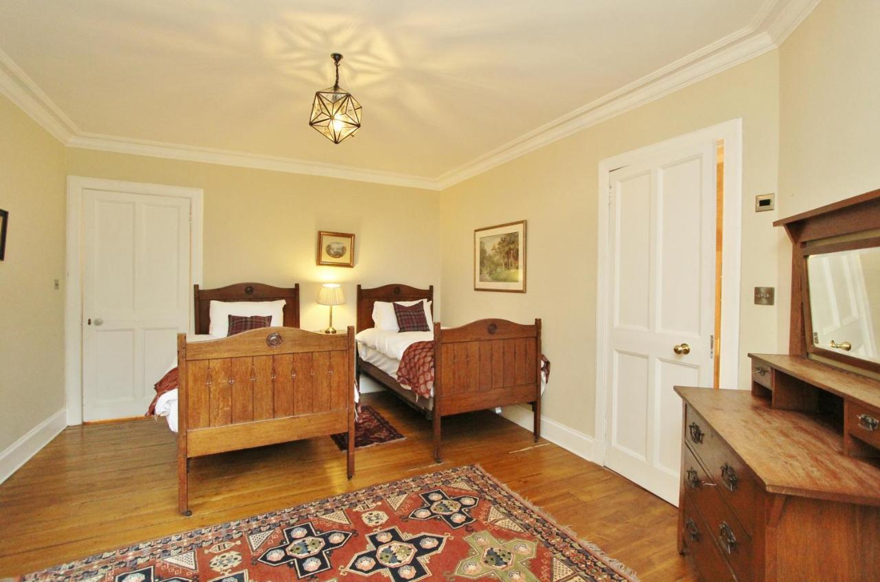 Ramsay Garden - Spacious 3-Bedroom Apartment Next To Edinburgh Castle Bagian luar foto