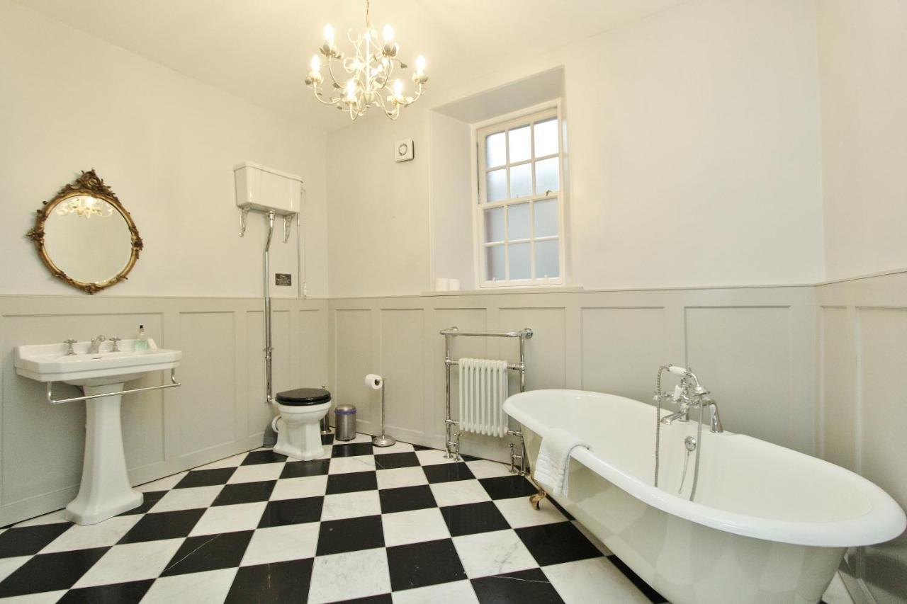 Ramsay Garden - Spacious 3-Bedroom Apartment Next To Edinburgh Castle Bagian luar foto