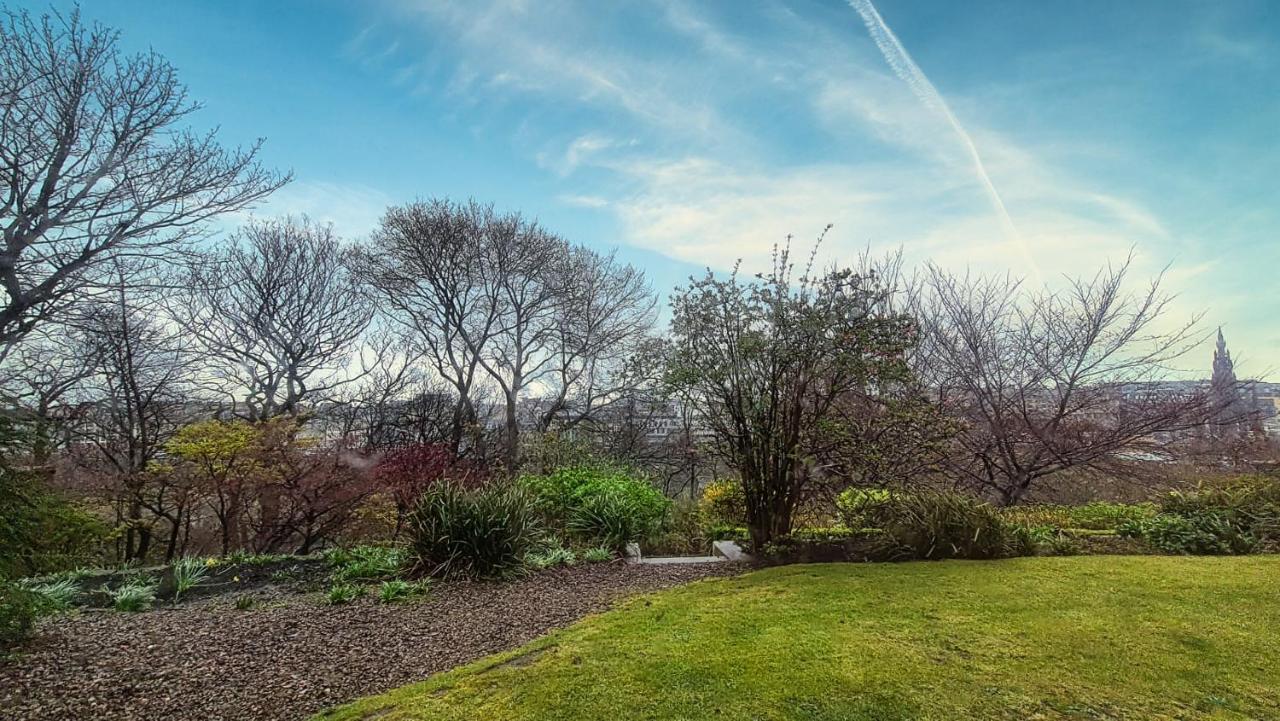 Ramsay Garden - Spacious 3-Bedroom Apartment Next To Edinburgh Castle Bagian luar foto